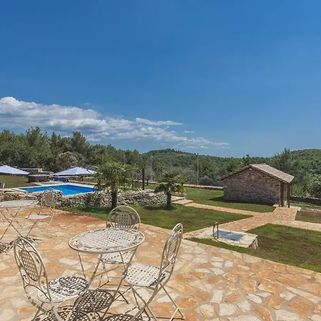 Holiday home Nina Vinela *