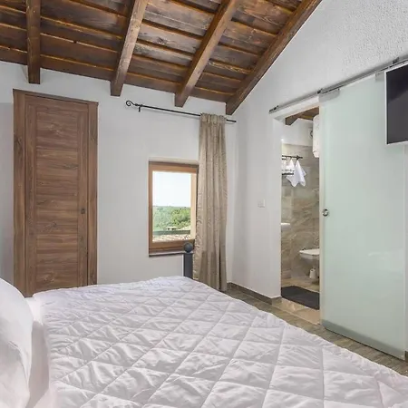 Holiday home Nina Vinela *