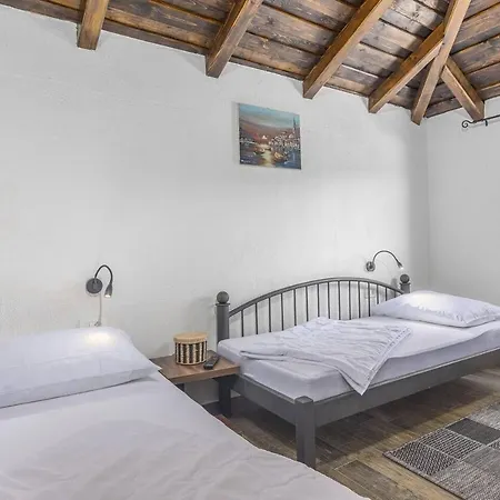 Holiday home Nina Vinela *
